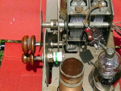 Vernier cylinder from slippering it was tighten to the shaft by means of a green plastic lace